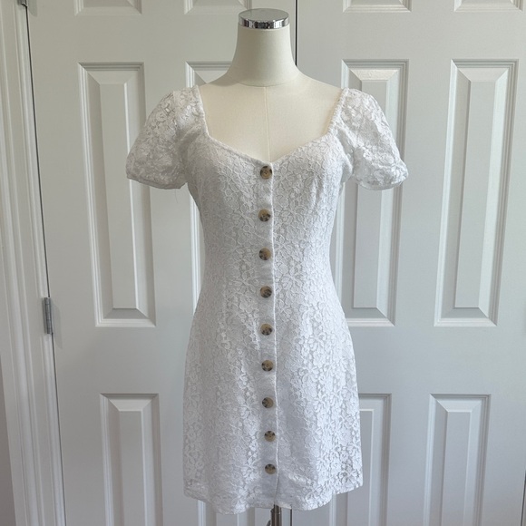 Abercrombie & Fitch Dresses & Skirts - Abercrombie & Fitch White Lace Button-Down Mini Dress Size S